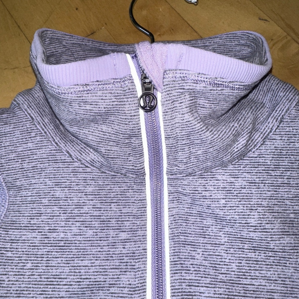 LuLuLemon run full tilt 1/2 zip neck top, 4, GD1181 - Picture 5 of 7